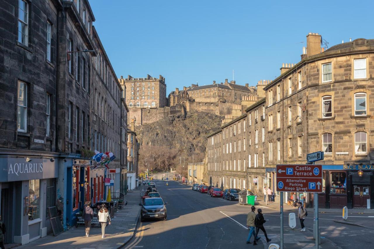 Lovely Apartment Beneath Edinburgh Castle Exterior foto