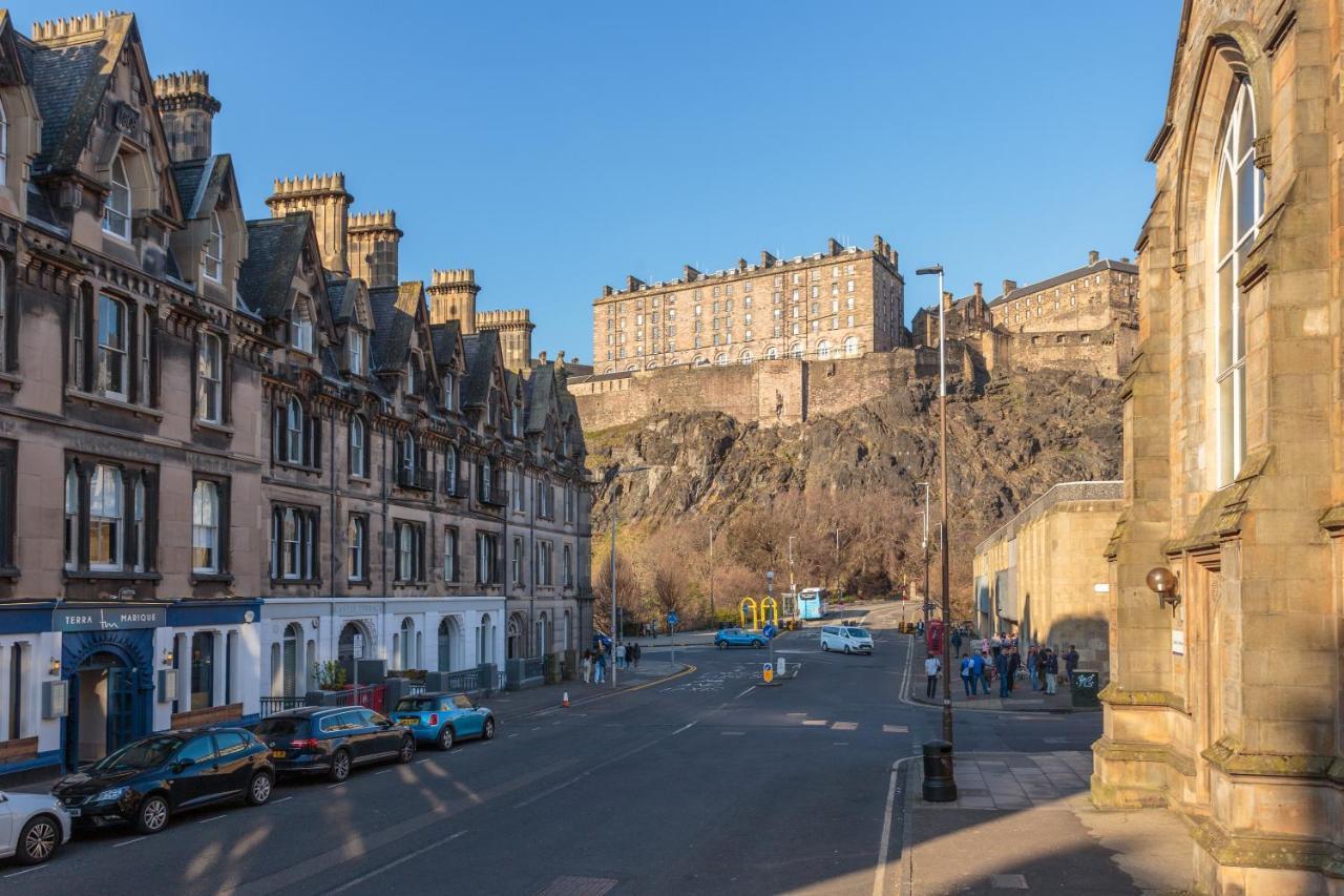 Lovely Apartment Beneath Edinburgh Castle Exterior foto